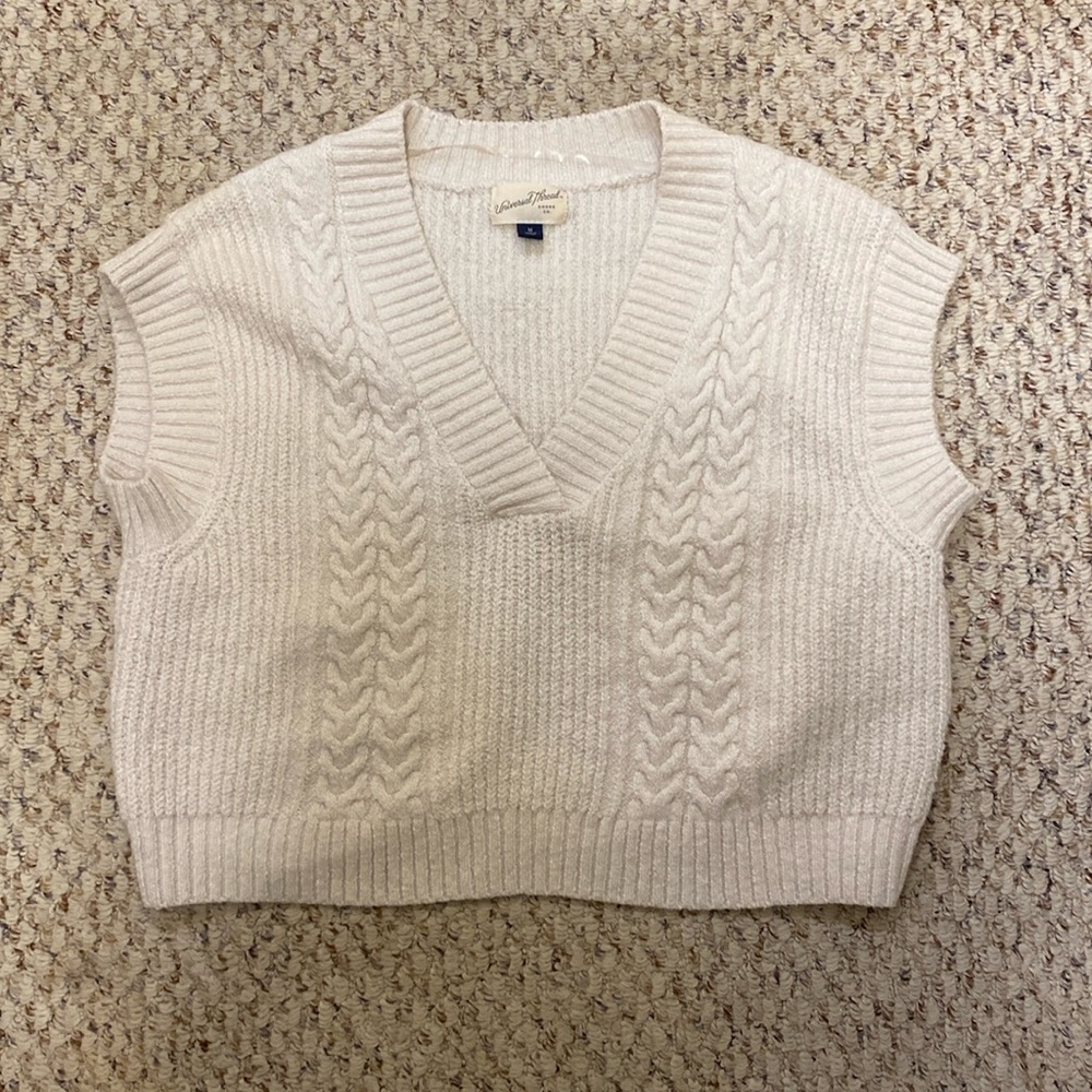 Universal thread cropped sweater vest